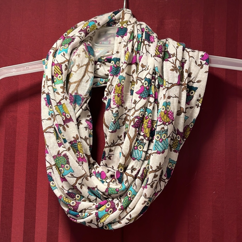 🎀 Adorable 🦉 Owl print (off-white base) infinity scarf